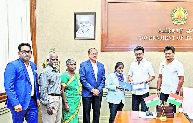 క్రీడాకారులకు సీఎం ప్రోత్సాహం 