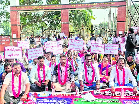 సమస్యలు పరిష్కరించాలి 