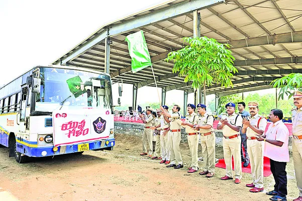 నోటిఫికేషన్‌ ఇచ్చింది వైఎస్‌ జగన్‌.. బాబు సర్కారు పెట్ట