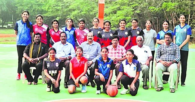 ఎన్టీఆర్‌ హెల్త్‌ వర్సిటీ బాస్కెట్‌బాల్‌ జట్టు ఎంపిక 