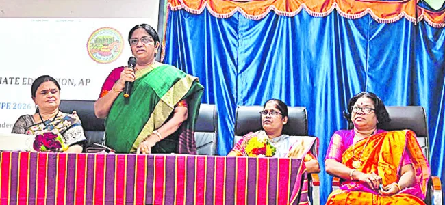 ఇంటర్మీడియెట్‌ పరీక్షల్లో మార్పులకు సన్నద్ధం కావాలి 