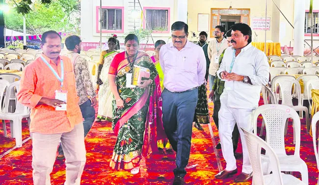 ‘మూడు’లో మూగబోయిన మైకులు