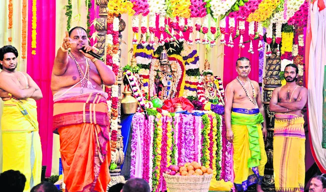 కళ్లెదుటే వైకుంఠము.. కల్యాణ వైభోగము..