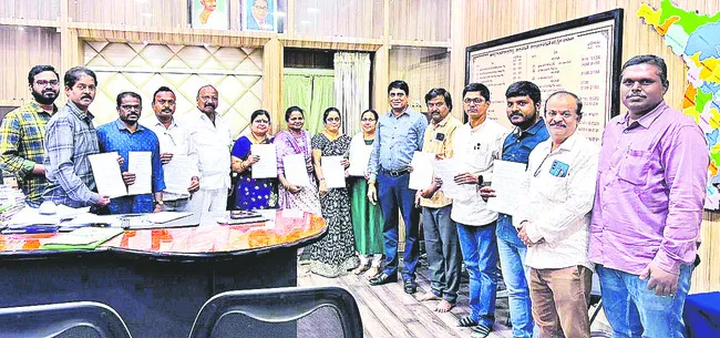 జెడ్పీలో పలువురికి ఉద్యోగోన్నతులు