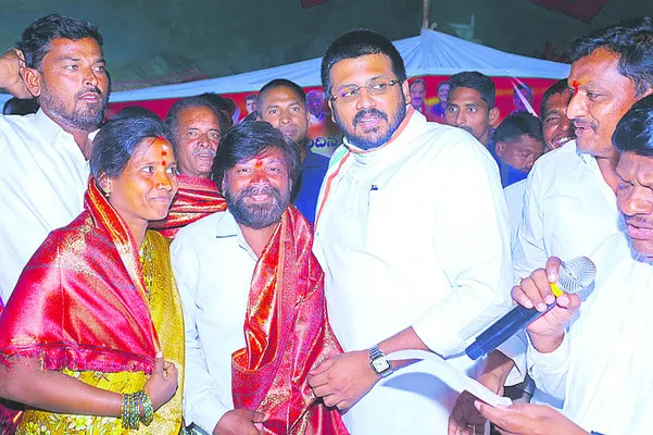 గ్రామాలు ప్రగతి బాట పట్టాలి