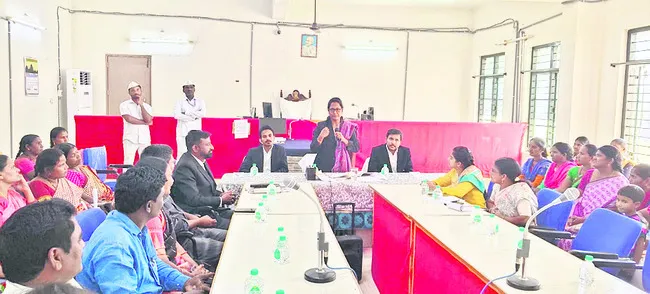 బాల్యవివాహాలకు అడ్డుకట్ట వేయాలి 