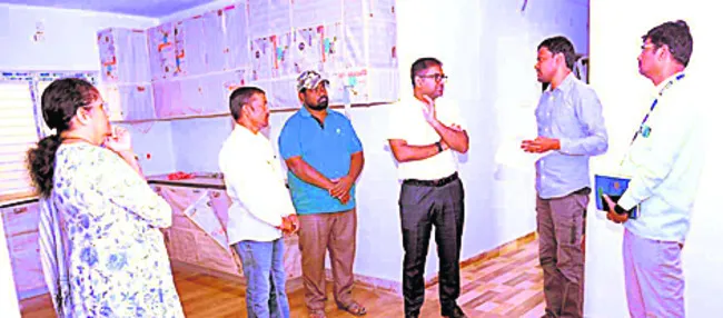 వీ హబ్‌ పనులు పూర్తిచేయండి
