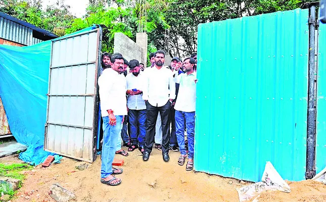 పలమనేరులో టెన్షన్‌..టెన్షన్‌! 