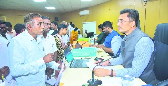 గడువులోపు అర్జీలన్నీ పరిష్కరించాలి 