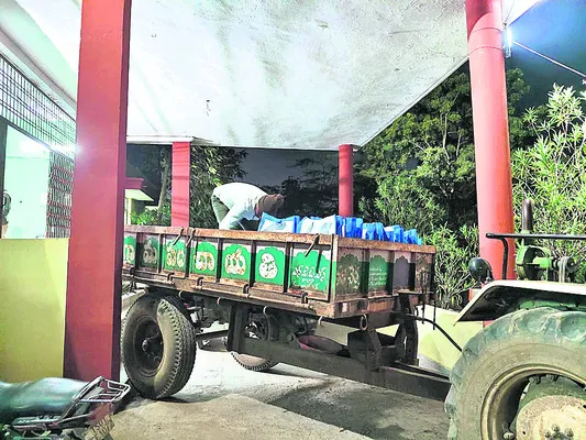 ఎన్నికల సామగ్రి తరలింపు
