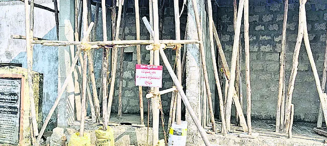 హెచ్చరిక బోర్డులు ఏర్పాటు 