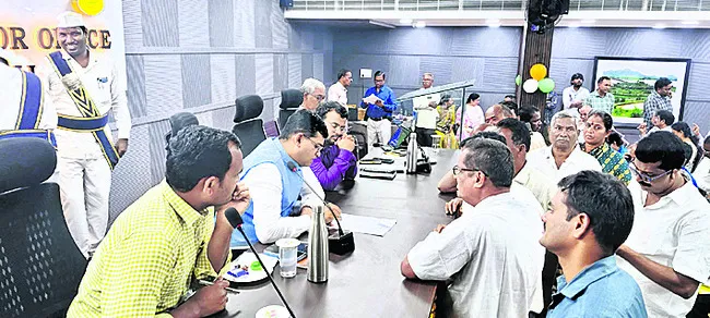 అర్జీల పరిష్కారంలో నిర్లక్ష్యం వద్దు 