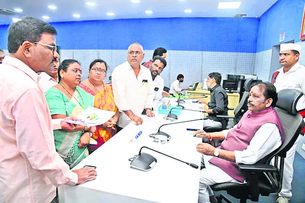 సమస్యల పరిష్కారం కోసం ఎన్నాళ్లు తిరగాలి