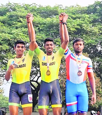 స్కేటింగ్‌ మారథాన్‌ విజేతలు ఆనంద్‌, విశ్వనాథ