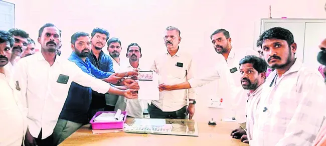 ‘పాలకవర్గంపై కక్షతోనే ఫిర్యాదులు’