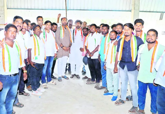 మా ఊరోళ్ల్లే.. నా గుండెల మీద కొట్టారు 
