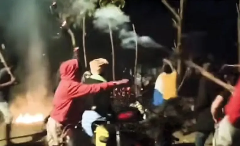 వరంగల్‌: సర్పంచ్‌ ఎన్నికలు.. కాంగ్రెస్‌-బీఆర్‌ఎస్‌ మధ్య ఘర్షణ