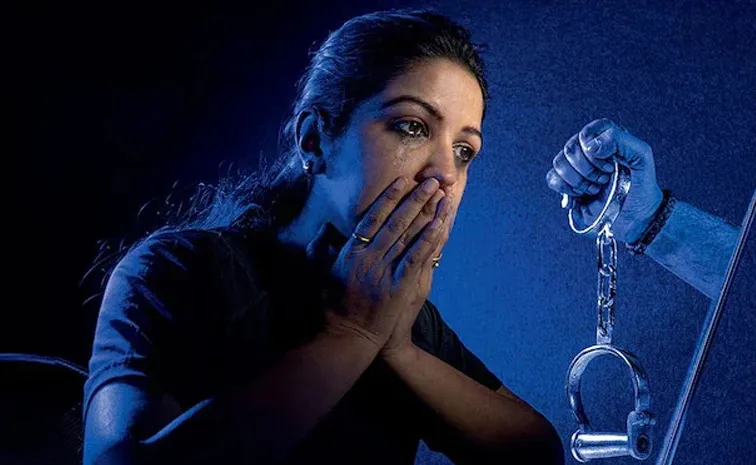 ఆధార్‌, పార్సిల్‌  అంటూ : మహిళా టెకీని బెదిరించి రూ. 2 కోట్ల మోసం