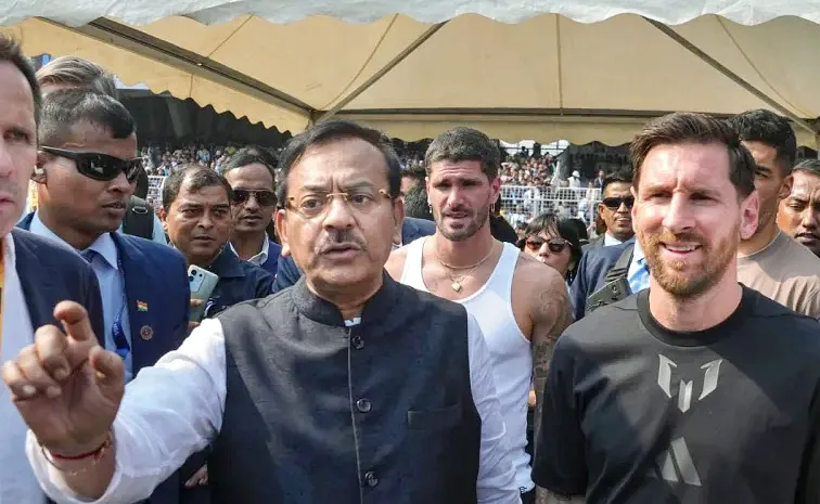 West Bengal: క్రీడాశాఖ మంత్రి  రాజీనామా 