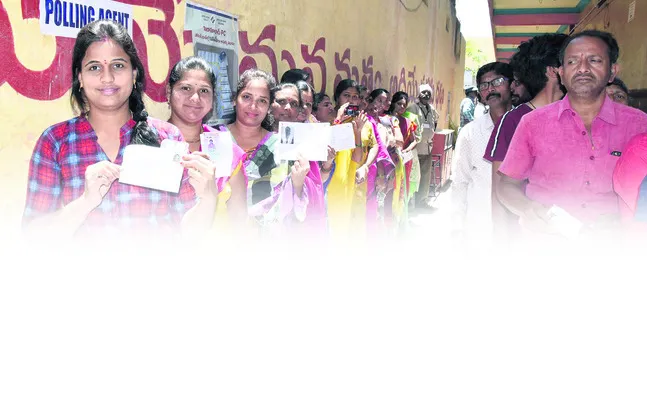 మహిళా ఓటర్లే కీలకం