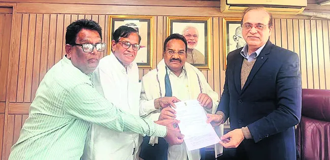 సీసీఐ ఉద్యోగుల  బకాయిలు చెల్లిస్తాం
