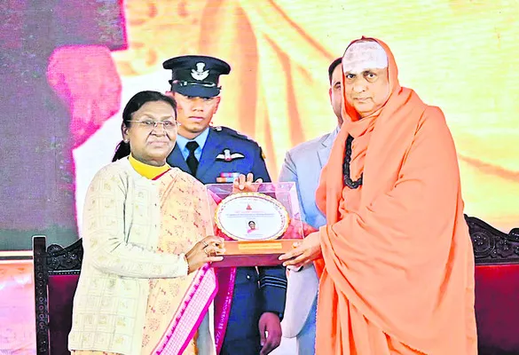 త్యాగం, సేవలోనే నిజమైన సంపద