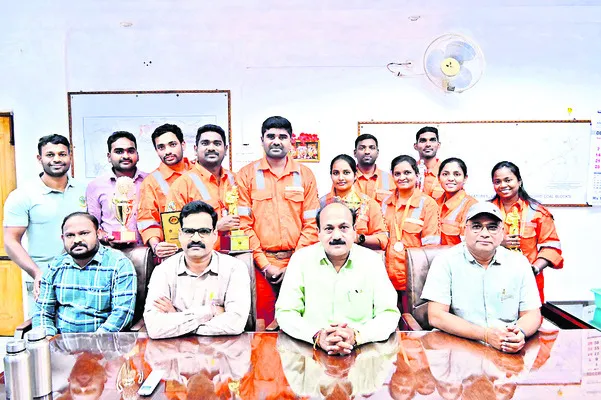 మైన్స్‌ రెస్క్యూ బృందాల సేవలు కీలకం