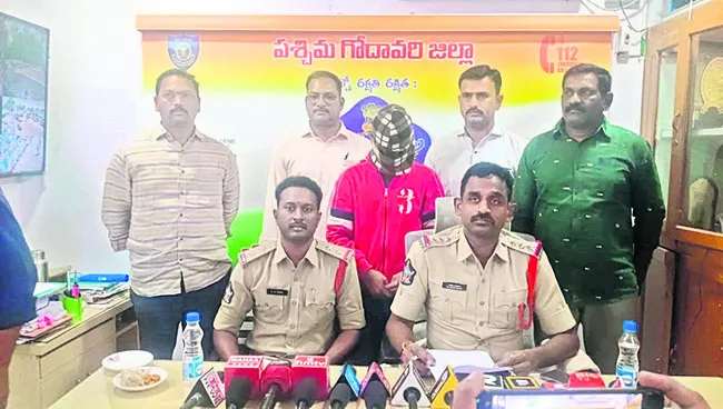 సైబర్‌ నేరంలో నిందితుడి అరెస్ట్‌ 