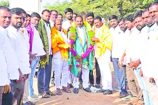 పార్టీలకతీతంగా కలిసి పనిచేయాలి 