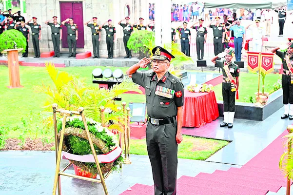 ఆర్మీ వీరులకు వీరవందనం