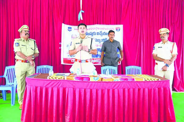 పోలీసులు అప్రమత్తంగా ఉండాలి