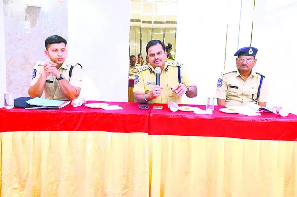 సమస్యాత్మక కేంద్రాలపై దృష్టిసారించాలి