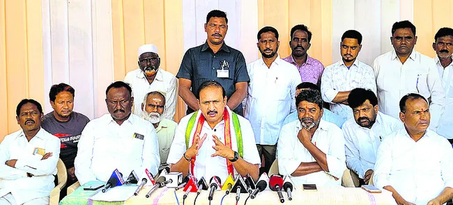 ఉపాధిహామీని నిర్వీర్యం చేసే కుట్ర