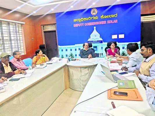 వీధి కుక్కలను ఆశ్రయ కేంద్రాలకు తరలిస్తాం