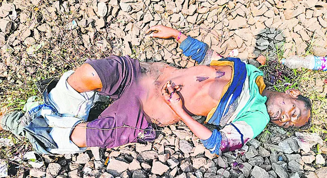 రైలు నుంచి జారిపడి గుర్తుతెలియని వ్యక్తి మృతి 