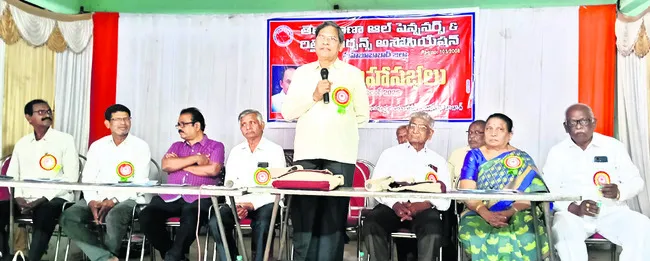 ప్రజా ప్రయోజనాలకు విరుద్ధంగా పాలన