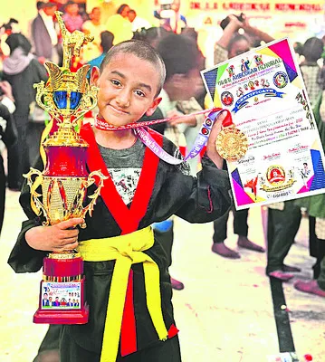 కుంగ్‌ఫూలో తేజ్‌వీర్‌కు స్వర్ణపతకం