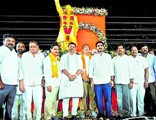 మాజీ ప్రధాని వాజ్‌పేయి విగ్రహం ఆవిష్కరణ 