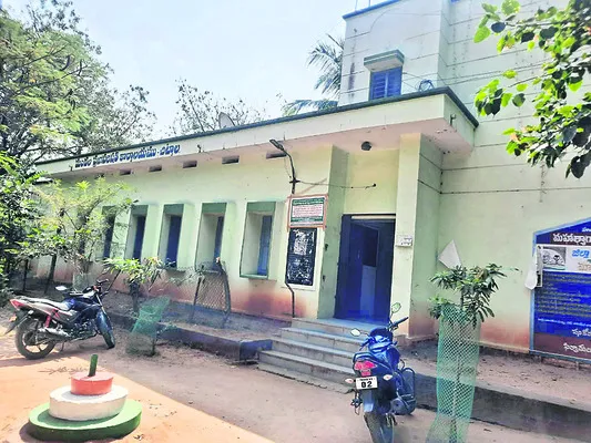 రెండు నెలల్లో ముగ్గురు సస్పెన్షన్‌