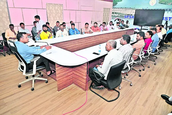 జిల్లా సమగ్రాభివృద్ధికి కృషి 