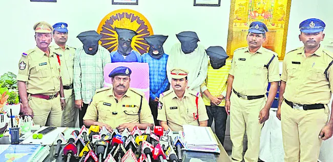 పగలు రెక్కీ.. రాత్రిళ్లు చోరీ 