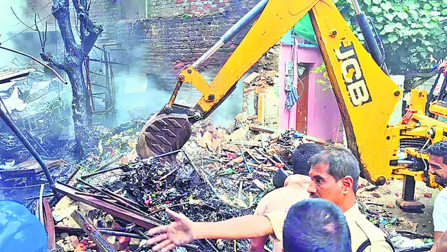  గోడౌన్‌లో అగ్నిప్రమాదం   