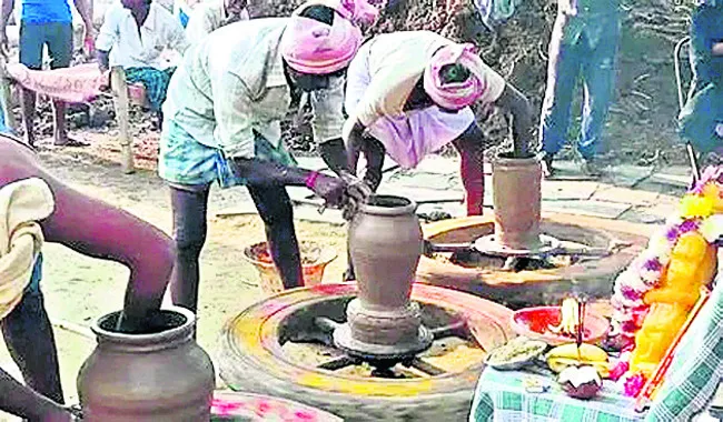 చేతి వృత్తిదారులకు శఠగోపం