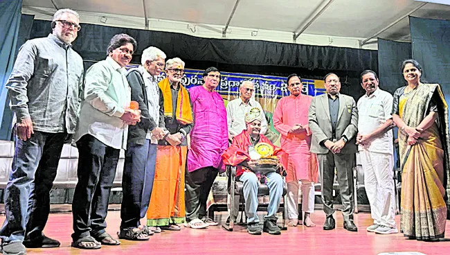 కార్టూనిస్ట్‌ సుభానీకి ‘బాపు’ అవార్డు 