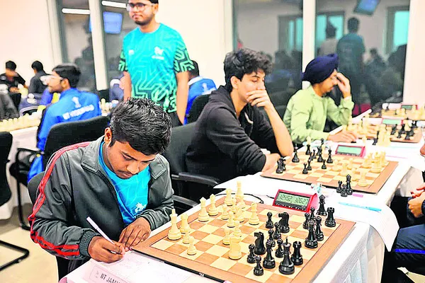 ఐఐటీలో హోరాహోరీగా క్రీడా పోటీలు