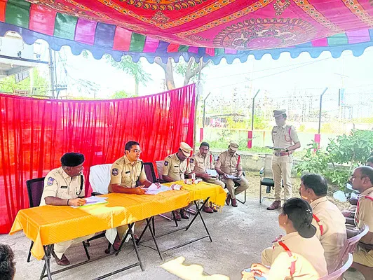 ఎన్నికల విధుల్లో నిర్లక్ష్యం వద్దు