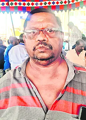 నీడ లేకుండా చేశారు 