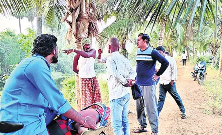 బండిపై వచ్చారట.. బాలికను చెరువులో పడేశారట!