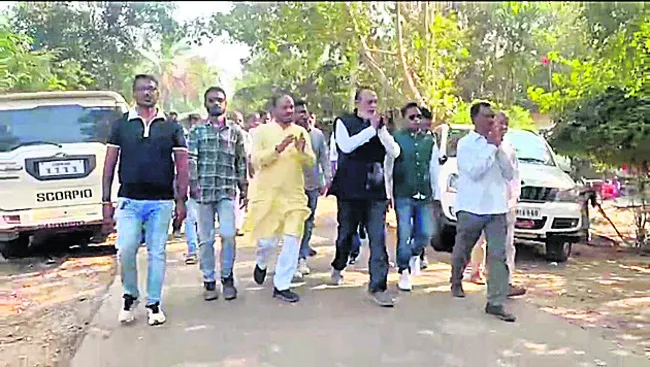 గ్రామాల్లో బీజేడీ ఫ్యాక్ట్‌ ఫైండింగ్‌ టీమ్‌ పర్యటన 