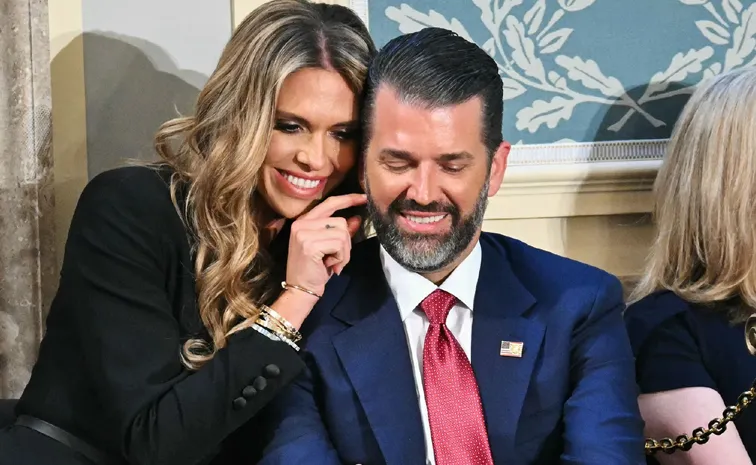 ఆమెకు 39, అతనికి 47 : ప్రియురాలితో ఎంగేజ్‌మెంట్‌ వీడియో వైరల్‌ 